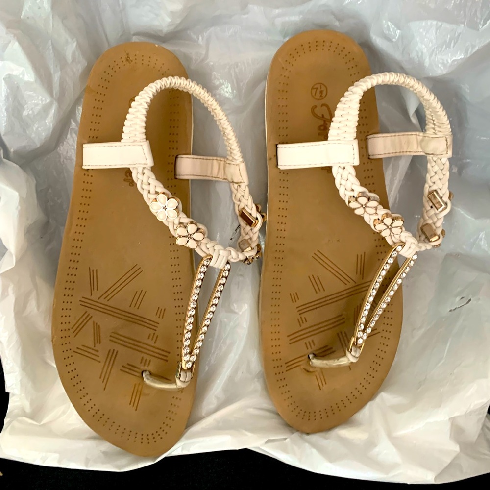Thong rhinestone cushioned Sandals